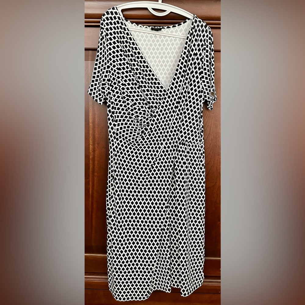 Talbots Black and White Geometric Midi Faux Wrap Short sleeve Dress